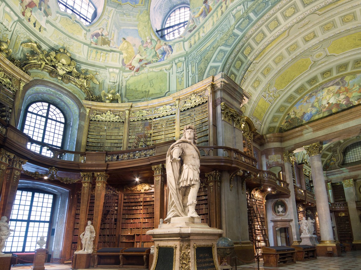 La Biblioteca Nazionale di Vienna: un tripudio di barocco e di libri antichi